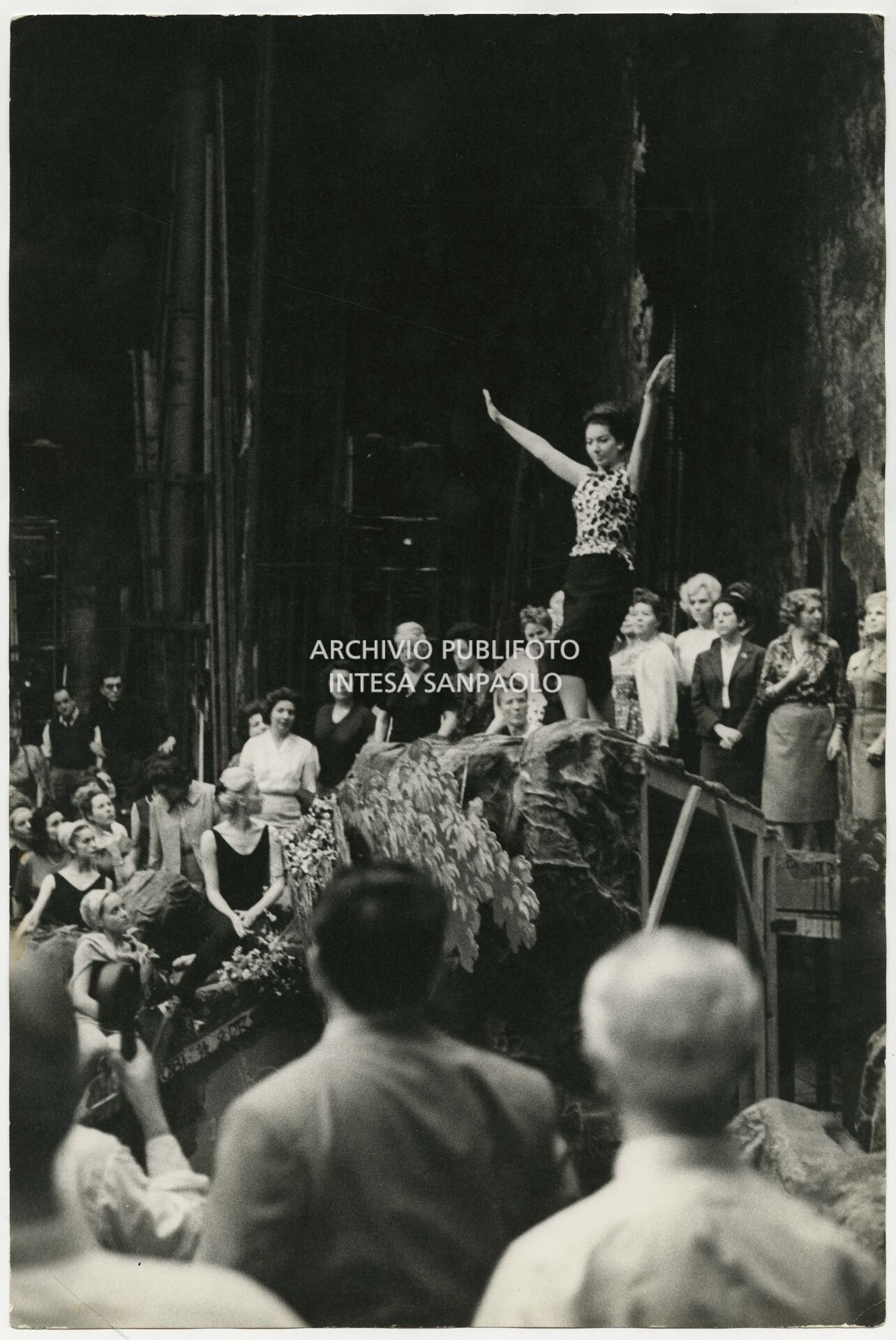 Maria Callas all'Opéra durante le prove della Norma di Vincenzo Bellini con la regia di Franco Zeffirelli